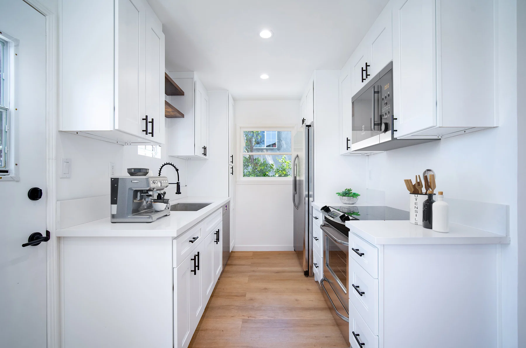 Glory project by HLB Builders — residential construction photo 4